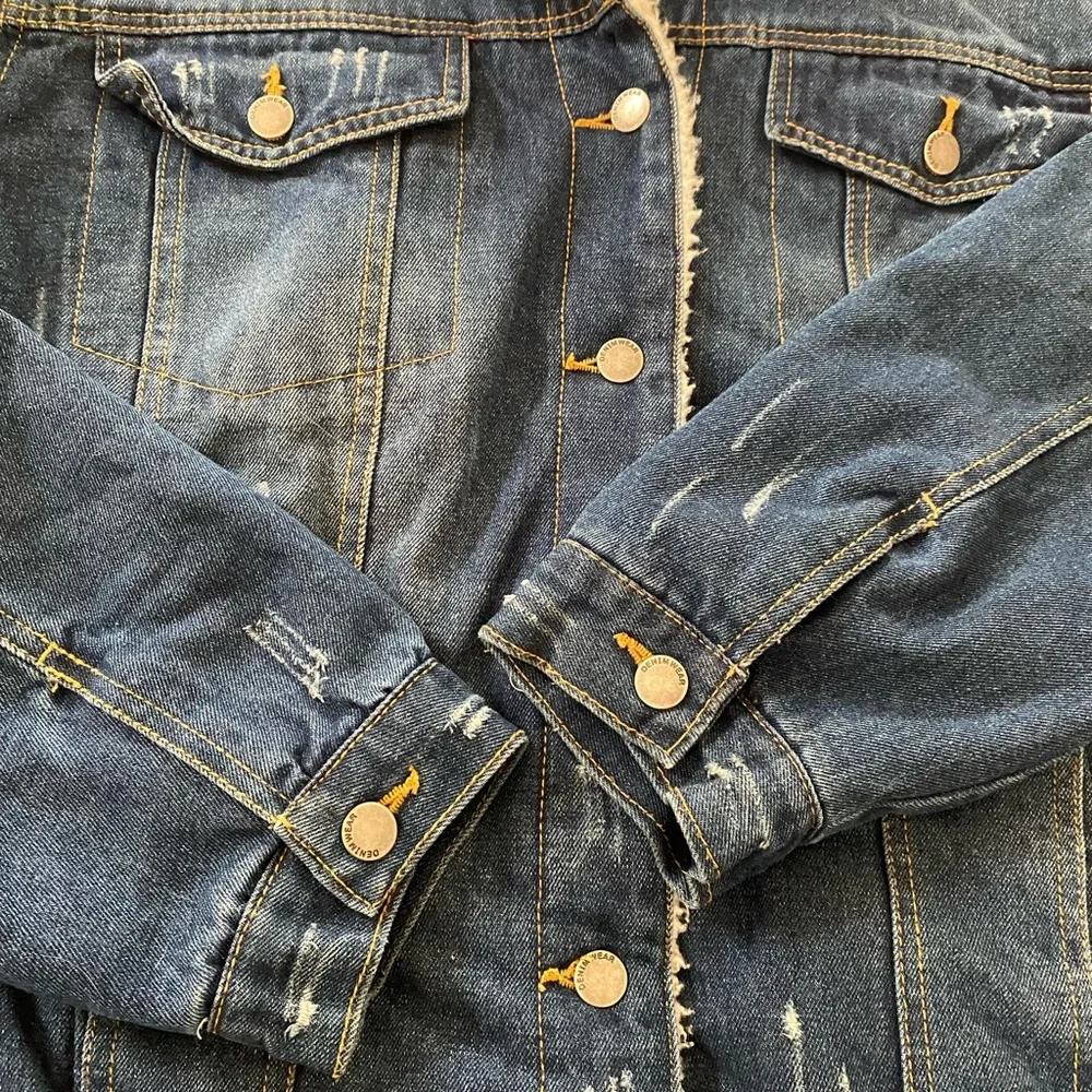 Vintage Sherpa Trim Denim Jacket Oversized Color Blue Size L - Picture 3 of 6
